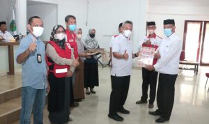 Pengurus Palang Merah Indonesia (PMI) Kabupaten Luwu Timur menggelar Rapat koordinasi sekaligus Penyerahan SK Pengurus PMI Periode Tahun 2021-2026 Tingkat Kecamatan se-Kab. Luwu Timur, Selasa (29/03/2022) di Aula Rumah Jabatan Bupati.