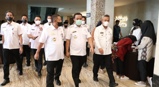 Bupati Luwu Timur, H. Budiman menghadiri acara Musyawarah Perencanaan Pembangunan (Musrenbang) Rencana Kerja Pemerintah Daerah (RKPD) Provinsi Sulawesi Selatan Tahun 2023 di Ballroom Phinisi 2 Claro Hotel, Makssar, Rabu (30/03/2022).