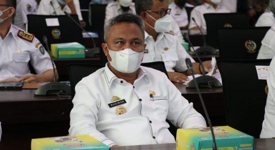 Bupati Luwu Timur, H. Budiman didampingi Sekretaris daerah, H. Bahri Suli dan Inspektur, Salam Latif, menghadiri Rapat Koordinasi Pencegahan Korupsi Terintegrasi Provinsi Sulawesi SelatanTahun 2022 yang dirangkaikan dengan pengukuhan Kepala Perwakilan BPKP Sulsel dan penandatanganan Komitmen Bersama tentang Pengelolaan DAK Fisik dan Non Fisik TA. 2022 di Ruang Rapat Pimpinan Kantor Gubernur Sulawesi Selatan, Makassar (30/03/2022).