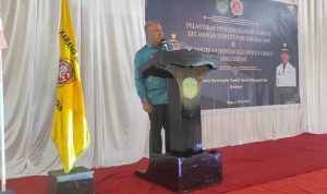 Wakil Ketua II DPRD Luwu Timur, H. Usman Sadik memberikan sambutan dalam kegiatan pengukuhan karang taruna kecamatan Towuti, Senin (14/3/22).