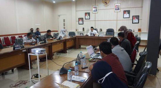 Dewan Gelar Rapat Badan Musyawarah terkait perubahan jadwal pada bulan April tahun 2022, di ruang rapat kantor DPRD Luwu Timur, Desa puncak indah, Malili, Senin (18/4/22).