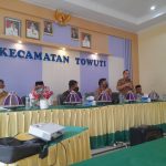 Dalam rangka akselerasi vaksinasi covid 19 di Kabupaten Luwu Timur, maka Pemkab. Luwu Timur bekerjasama dengan Polres Lutim melakukan safari sosialisasi vaksinasi Covid19 pada 11 Kecamatan se Luwu Timur.