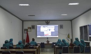 Tim Penggerak Pemberdayaan Kesejahteraan Keluarga (TP PKK) Kabupaten Luwu Timur (Lutim), menghadiri pelantikan Ketua TP PKK Provinsi Sulawesi Selatan (Sulsel), Naoemi Octarina secara virtual di Ruang Media Center Diskominfo-SP, Kamis (31/03/2022).