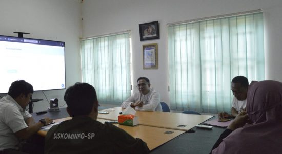 Kepala Dinas Komunikasi, Informatika, Statistik Dan Persandian (Diskominfo-SP) Kabupaten Luwu Timur (Lutim), H. Hamris Darwis, menyatakan bahwa Diskominfo SP Lutim siap berkolaborasi dengan kantor Kementerian Agama (Kemenag) Lutim dalam melakukan kegiatan publikasi atau penyebarluasan informasi kegiatan Amaliyah Ramadhan.