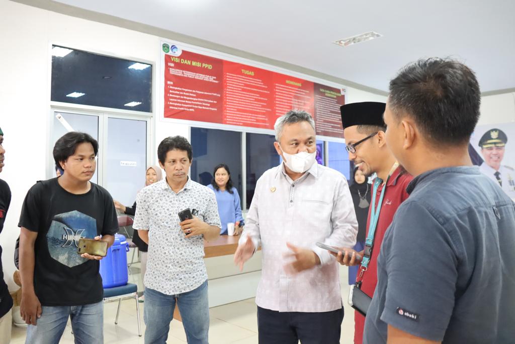 Bupati Luwu Timur, H. Budiman mengungkapkan bahwa Kabupaten Luwu Timur kedepan akan menuju pada pemerintahan berbasis digital, Hal tersebut disampaikan Bupati Luwu Timur, saat bersilaturahmi dengan para insan Pers di Luwu Timur, Jumat, (01/04/2022), di ruang Media Center, Gedung PPID Diskominfo SP Luwu Timur, Kecamatan Malili.