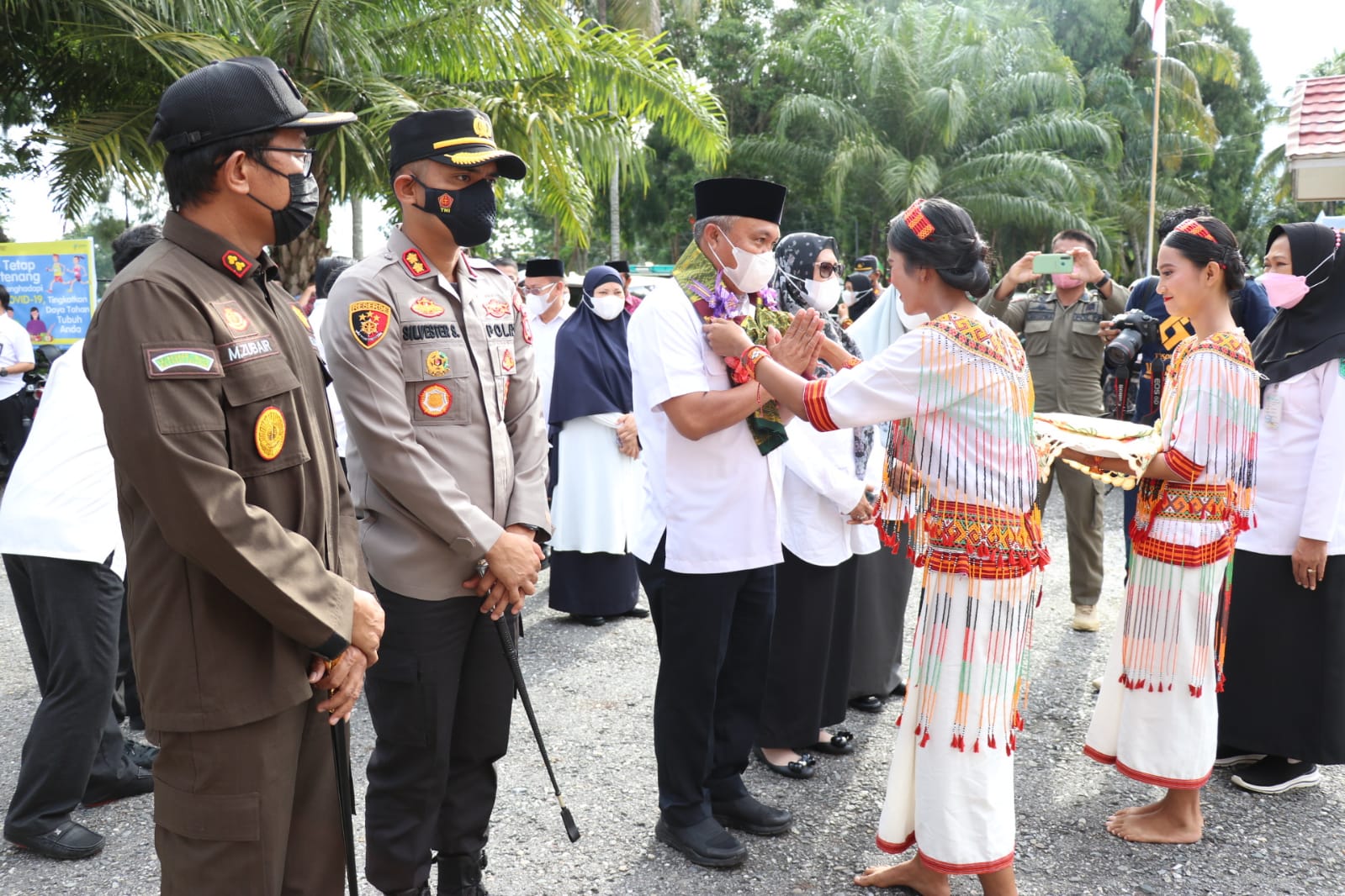 Bupati Luwu Timur, H. Budiman bersama unsur Forkopimda, Sekda, H. Bahri Suli, Ketua TP PKK Lutim, Hj. Sufriaty dan sejumlah pejabat eselon II Pemkab Lutim melakukan kunjungan kerja di Kecamatan Mangkutana, Rabu (06/04/2022).