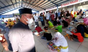 Bupati Luwu Timur, H. Budiman, bersama Ketua TP PKK Luwu Timur, Hj. Sufriaty menghadiri acara Pembukaan Ramadhan Festival 2022 yang diselenggarakan di Pusat Niaga Malili (PNM), Minggu (10/04/2022).