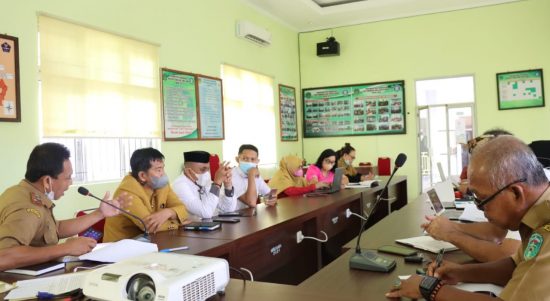 Sebagai tindak lanjut Surat Keputusan Bupati Luwu Timur (Lutim), H. Budiman Nomor 107/F-02/II/ Tahun 2022 tentang Penetapan Tim Percepatan Penurunan Stunting (PTPPS), maka tim PTPPS Lutim menggelar Rapat koordinasi (Rakor) Percepatan Penurunan Stunting di Aula Rapat Bapelitbangda, Senin (11/04/2022).