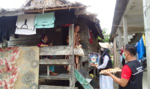 Program Gerakan Luwu Timur Sedekah Jum'at kembali dilaksanakan pekan ini. Agenda rutin yang melibatkan para ASN dan honorer dilingkup Sekretariat Daerah Kabupaten Luwu Timur kembali menyasar untuk kedua kalinya di Desa Lakawali Pantai, Jum'at (15/04/2022).