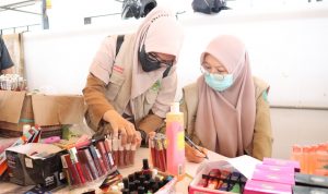 Aktivitas Tim pengawasan obat dan makanan daerah Kabupaten Luwu Timur memasuki hari ketiga. Kali ini, lokus pengawasan berpusat di Kecamatan Angkona, yakni Pasar Rakyat Solo dan pasar Tampinna, Selasa (19/04/2022).