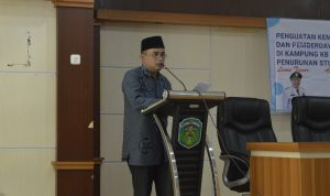 Asisten Perekonomian dan Pembangunan, Masdin mewakili Bupati Luwu Timur (Lutim) didampingi oleh Kepala Dinas Pengendalian Penduduk dan Keluarga Berencana (KB) Lutim, Hj. Puspawati dan Koordinator Bidang Pengendalian Penduduk BKKBN Provinsi Sulawesi Selatan (Sulsel), Yosep Upa, menghadiri kegiatan Penguatan Kemitraan Kampung KB dan Pemberdayaan Kelompok Masyarakat di Kampung KB Kabupaten Lutim dalam rangka percepatan penurunan stunting, di Aula Sasana Praja Kantor Bupati, Kamis (21/04/2022).