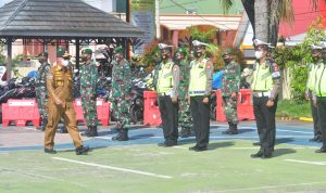 Bupati Luwu Timur, H. Budiman, bertindak sebagai Inspektur Upacara (irup) pada Apel Pasukan Operasi Ketupat Tahun 2022 yang digelar Polres Luwu Timur Jelang Mudik Lebaran dalam rangka cipkon Kamseltibcarlantas di wilayah Kabupaten Luwu Timur yang bertempat di Lapangan Polres Lutim Jumat (22/04/2022).