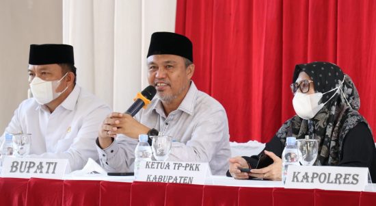 Bupati Luwu Timur, H. Budiman mengapresiasi langka Inovatif Desa Terang yang dilakukan oleh Pemerintah Desa Bangun Jaya, Kecamatan Tomoni dengan program pengadaan lampu jalan tanpa mengunakan Dana Desa (DD) dan APBD.