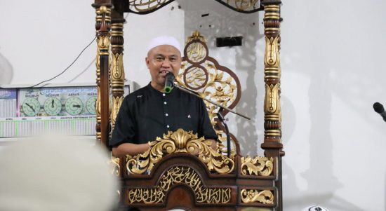 Hari ketujuh kegiatan tarwih keliling yang bertepatan dengan malam ke 21 ramadhan 1443 Hijriah Pemerintah Kabupaten Luwu Timur berlangsung di Masjid Besar Al Muttaqin Desa Kalaena Kiri, Kecamatan Kalaena, Jum'at (22/04/2022).