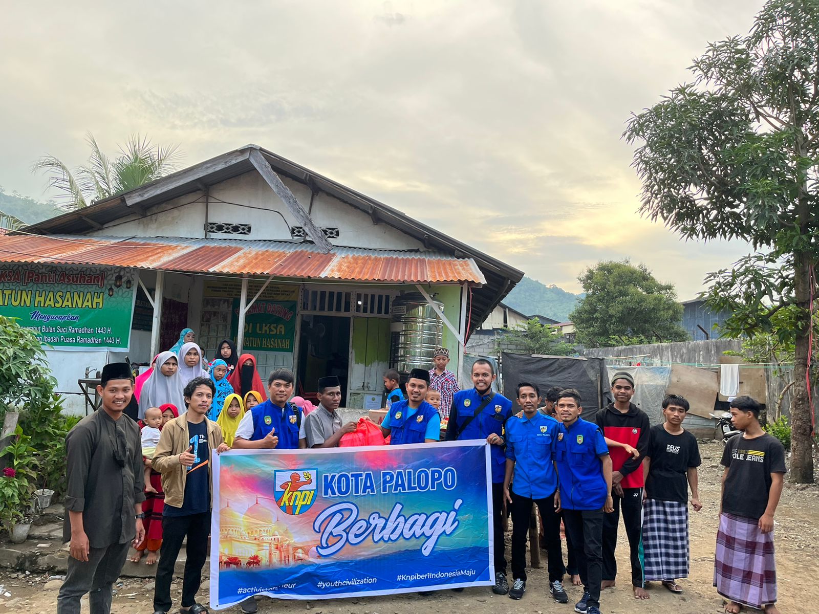 Tingkatkan Kepekaan Sosial, KNPI Palopo Berbagi Jelang Idul Fitri di sejumlah Panti Asuhan, Tukang becak dan Tukang ojek, Sabtu (30/04/22).