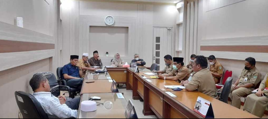 Komisi II DPRD Luwu Timur Menggelar Rapat Dengar Pendapat (RDP) bersama mitra komisi terkait pendapatan asli daerah diruang komisi II, Malili, Selasa (19/4/22).