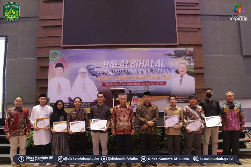 Bupati Luwu Timur (Lutim), H. Budiman didampingi Ketua dan Wakil Ketua I DPRD Lutim, Forum Koordinasi Pimpinan Daerah (Forkopimda) Lutim dan Ketua Kerukunan Keluarga Luwu Timur (KKLT), Prof. drg. Mansjur Natsir menghadiri acara Halal Bi Halal KKLT, di Hotel Four Points by Sheeraton Makassar, Selasa (17/05/2022).