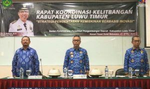 Bupati Luwu Timur, H. Budiman didampingi Sekretaris Daerah (Sekda), H. Bahri Suli membuka secara resmi Rapat Koordinasi (Rakor) Kelitbangan Lutim, bertempat di Hotel Kenari Makassar, Selasa (17/05/2022).