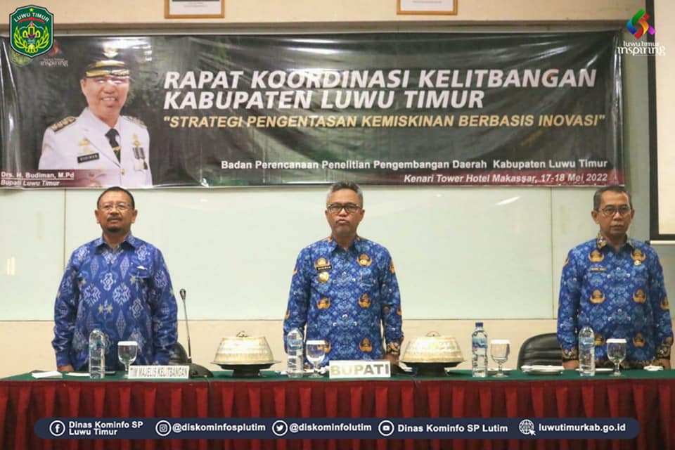 Bupati Luwu Timur, H. Budiman didampingi Sekretaris Daerah (Sekda), H. Bahri Suli membuka secara resmi Rapat Koordinasi (Rakor) Kelitbangan Lutim, bertempat di Hotel Kenari Makassar, Selasa (17/05/2022).