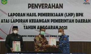 Kabupaten Luwu Timur kembali meraih predikat Opini Wajar Tanpa Pengecualian (WTP) yang ke-10 kalinya dari Badan Pemeriksa Keuangan (BPK) Perwakilan Provinsi Sulawesi Selatan (Sulsel) atas Laporan Keuangan Pemerintah Daerah Tahun Anggaran 2021, yang diterima langsung oleh Bupati Luwu Timur, H. Budiman bersama Ketua DPRD Lutim, Aripin, di Kantor BPK Sulsel, Selasa (17/05/2022).