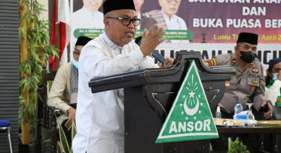 Bupati H. Budiman saat menghadiri Hari Lahir ke 88 GP Ansor di Aula Kantor Camat Wotu, Ahad (24/04/2022).