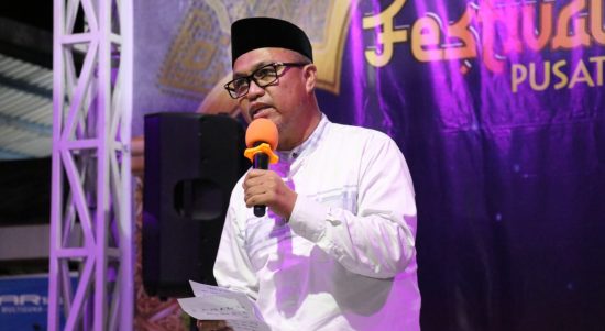 Festival Ramadhan Pusat Niaga Malili (PNM) Tahun 2022 yang berlangsung selama 15 hari di PNM, Desa Puncak Indah, Kecamatan Malili tersebut akhirnya resmi ditutup oleh Bupati Luwu Timur, H. Budiman, Ahad (24/04/2022) malam.