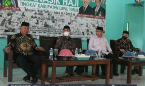 Ketua DPRD Luwu Timur, Aripin Bersama Bupati Luwu Timur, H. Budiman menghadiri penutupan pelaksanaan Manasik Haji sekaligus melepas keberangkatan Jamaah Haji tahun 2022 Kabupaten Luwu Timur yang bertempat di Aula Kantor Kementrian Agama (Kemenag) Luwu Timur, Kamis (09/06/2022).