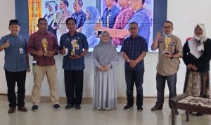 Pekan Keempat Pejabat Pemerintah Kabupaten Luwu Timur kembali mengikuti kegiatan Toastmaster Meeting. Kegiatan yang melibatkan seluruh Kepala OPD dan Kabag dilingkup Setdakab Luwu Timur berlangsung di Aula Rujab Bupati Luwu Timur, Jum’at (03/06/2022).