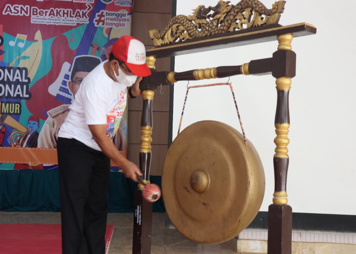 Kepala Dinas Pendidikan dan Kebudayaan (Disdikbud), La Besse membuka secara resmi Festival dan Lomba Seni Siswa Nasional (FLS2N) dan Olimpiade Olahraga Siswa Nasional (O2SN) pada Jenjang Sekolah Menengah Pertama (SMP) Tahun 2022 se-Kabupaten Luwu Timur (Lutim), yang ditandai dengan pemukulan gong di Aula Disdikbud, Jumat (03/06/2022).