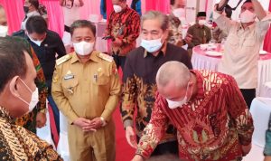 Bupati Luwu Timur, H. Budiman menghadiri pembukaan dimulainya (kick off) Pelaksanaan kegiatan pembentukan Desa Antikorupsi TA. 2022 di Lapangan Desa Pakkatto, Kecamatan Bontomarannu, Kabupaten Gowa, Sulawesi Selatan, Selasa (07/06/2022).