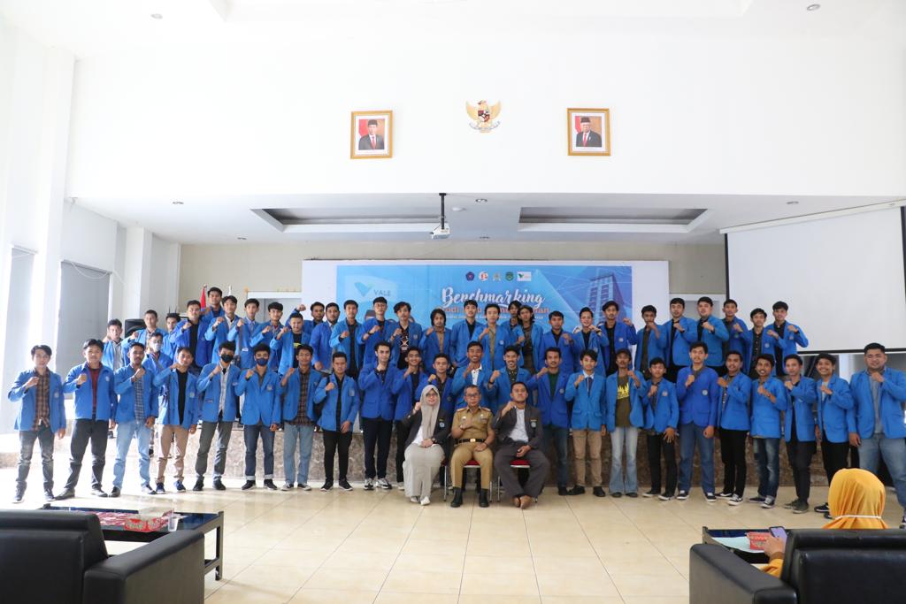 117 Mahasiswa Unismuh Makassar Benchmarking diterima di Gedung Wanita Simpurusiang Malili, Selasa (07/06/2022).