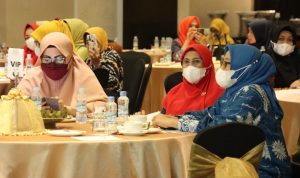 Ketua Dewan Kerajinan Nasional Daerah Luwu Timur (Dekranasda Lutim), Hj. Sufriaty Budiman menghadiri acara Rapat Kerja (Rakerda) Dekranasda Provinsi Sulawesi Selatan, di Hotel Four Points By Sheraton Makassar, Selasa (07/06/2022).