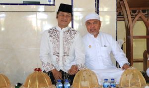 Bupati Luwu Timur, H. Budiman bersama Ketua TP PKK Kabupaten Luwu Timur, Hj. Sufriyati Budiman menghadiri Roadshow Safari Dakwah Kampung Qur’an Juara bersama KH. Muhammad Syauqi, MZ. Putra Almarhum KH. Zainuddin MZ. yang diselenggarakan oleh Majelis Taklim Kecamatan Towuti, di Masjid Raya AT Taqwa Langkea Raya, Kecamatan Towuti, Jumat (10/06/2022).