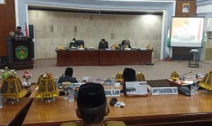 DPRD Luwu Timur Menggelar Sidang Paripurna Jawaban Bupati Atas Pemandangan Umum Fraksi-Fraksi Terhadap 3 Buah Ranperda, Desa Puncak Indah, Malili, Rabu (08/06/22).