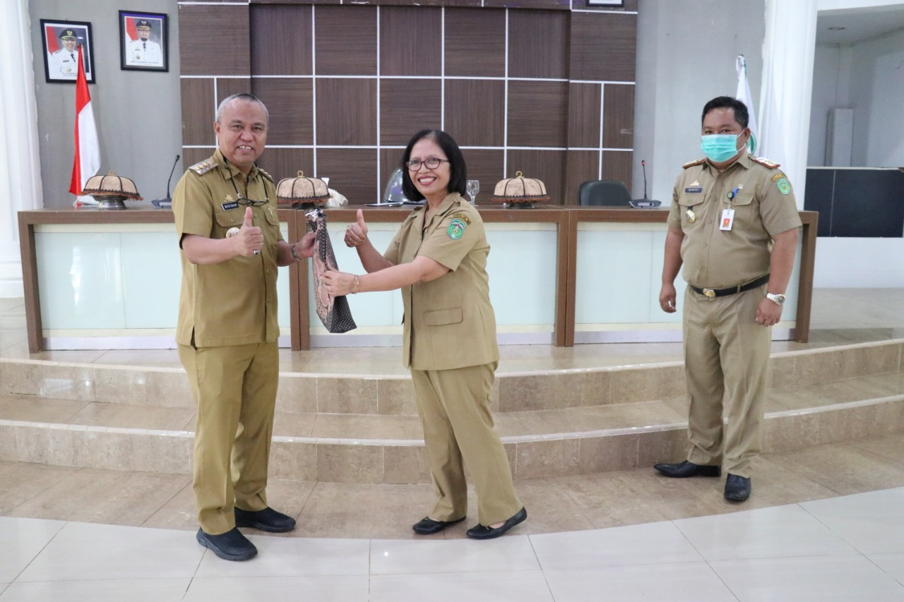 43 peserta Pesparawi Kabupaten Luwu Timur yang mewakili Provinsi Sulawesi Selatan pada lomba Pesta Paduan Suara Gerejawi (Pesparawi) Nasional di Kota Jogjakarta pada Tanggal 19 – 26 Juni 2022 mendatang secara resmi dilepas oleh Bupati Luwu Timur, H. Budiman, di Aula Rujab Bupati, Selasa (14/06/2022).