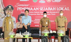 Kepala Dinas Pendidikan dan Kebudayaan (Disdikbud) Kabupaten Lutim, La Besse mewakili Bupati Luwu Timur didampingi Kabid Kebudayaan, Zulhidayah, Pamong Budaya Ahli Muda, Iswadi, Sekdis Parmudora, Agus Thobarani, serta Macoa Bawalipu, Bau Muh. Aras Abdi To Baji Pua Sinri, membuka Seminar Pembinaan Sejarah Lokal di Aula Kantor Disdikbud, Selasa (14/06/2022).