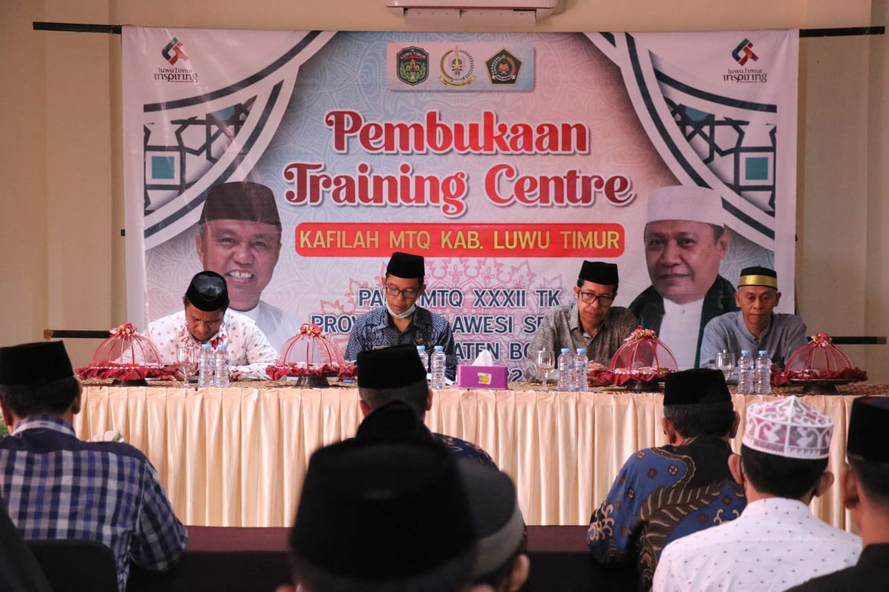 Lembaga Pengembangan Tilawatul Qur’an (LPTQ) Lutim menggelar Training Center (TC) di Hotel I Lagaligo Malili, Minggu (19/06/2022). Guna memantapkan persiapan para Kafilah Kabupaten Luwu Timur yang akan mengikuti Musabaqah Tilawatil Qur’an (MTQ) XXXII tingkat Provinsi Sulawesi Selatan di Kabupaten Bone.