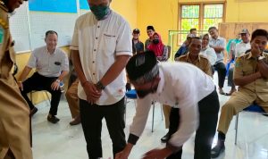 Kepala Desa Bawalipu Lantik Dua Kepala dusun yang terpilih yaitu Candra selaku kepala dusun Saluborro dan Rasdin Kepala dusun Sambote, di Aula Kantor Desa Bawalipu, Senin (20/06/22).