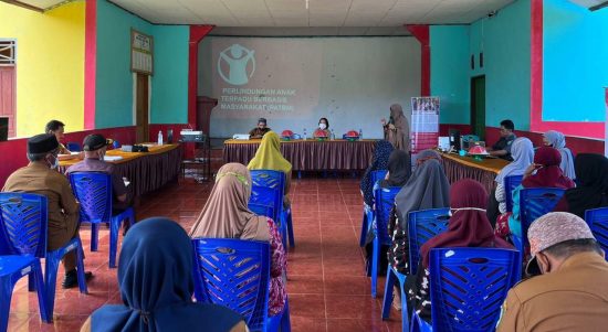 Pemerintah Kabupaten Luwu Timur menggandeng Sulawesi Community Foundation (SCF) dan Save the Children (StC) melakukan Mentoring terkait peran lembaga Perlindungan Anak Terpadu berbasis Masyarakat (PATBM) terhadap pelbagai Isu Perlindungan Anak, di Aula Desa Argomulyo, Kecamatan Kalaena, Senin (20/06/2022).