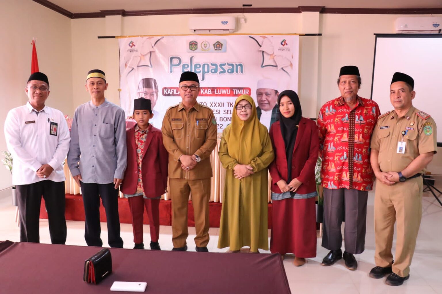Bupati Luwu Timur, H. Budiman yang juga sekaligus Ketua Umum LPTQ Lutim melepas secara resmi Kafilah Kabupaten Luwu Timur untuk mengikuti Musabaqah Tilawatil Qur’an (MTQ) XXXII tingkat Provinsi Sulawesi selatan di Kabupaten Bone, Pelepasan berlangsung di Aula Hotel I Lagaligo, Desa Puncak Indah, Kecamatan Malili, Selasa (21/06/2022).