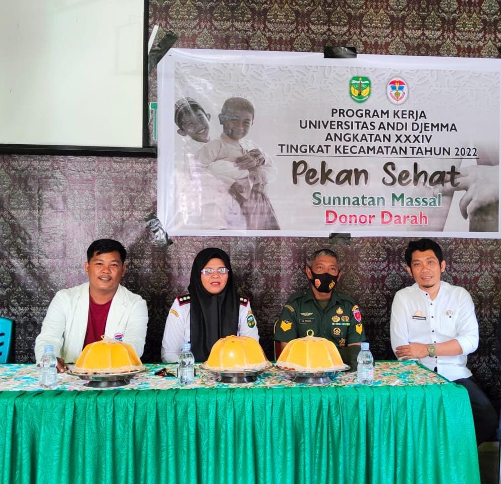 Mahasiswa KKN Unanda menggelar kegiatan Sunnatan Massal dan Donor Darah yang bertemakan "Pekan Sehat" di kecamatan Bajo Barat, Luwu, di Puskesmas Bajo Barat, Rabu (22/06/22).