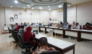 Sekretariat DPRD Luwu Timur Melakukan Rapat Koordinasi bertujuan untuk mengevaluasi kinerja seluruh pejabat dan staf, di ruang aspirasi, Kamis (23/06/22).