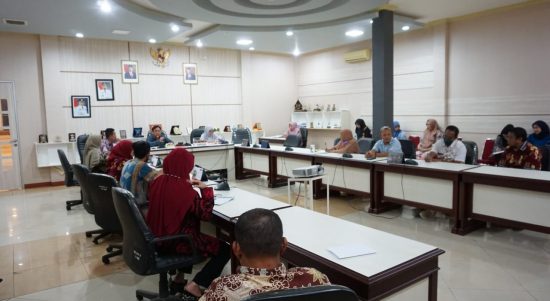 Sekretariat DPRD Luwu Timur Melakukan Rapat Koordinasi bertujuan untuk mengevaluasi kinerja seluruh pejabat dan staf, di ruang aspirasi, Kamis (23/06/22).