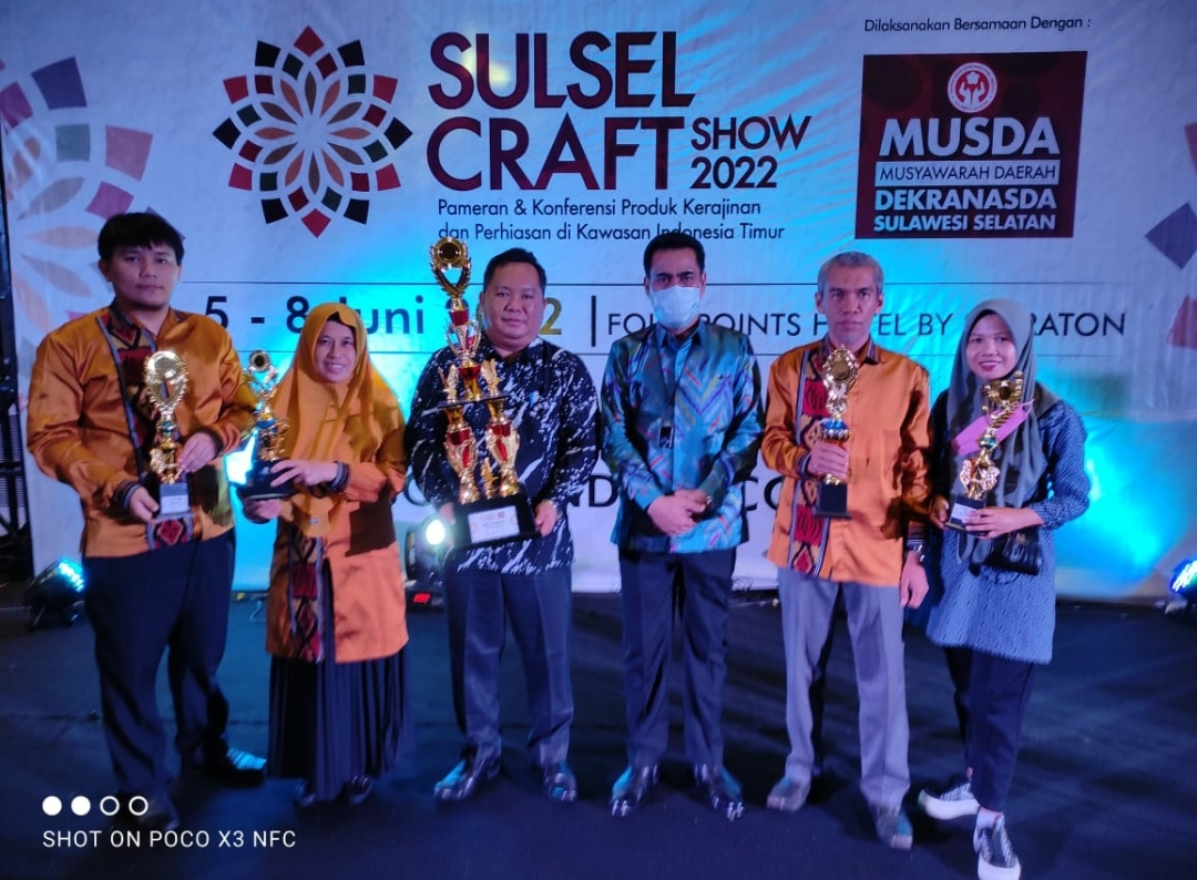 Dewan Kerajinan Nasional Daerah (Dekranasda) Kabupaten Luwu Timur (Lutim) sukses meraih lima penghargaan pada pameran Sulsel Craft 2022 bertempat di Hotel Four Points By Sheraton Makassar, Rabu (08/06/2022).