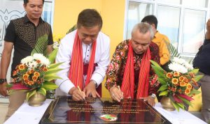 Bupati Luwu Timur, H. Budiman meresmikan Gedung Koperasi Simpan Pinjam (KSP) Marendeng cabang Mangkutana, Sabtu (02/07/2022).