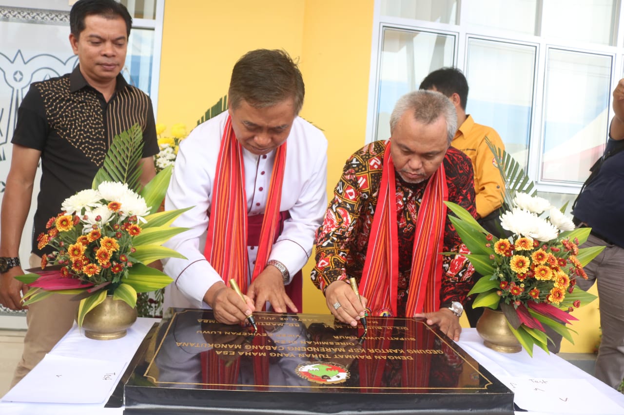 Bupati Luwu Timur, H. Budiman meresmikan Gedung Koperasi Simpan Pinjam (KSP) Marendeng cabang Mangkutana, Sabtu (02/07/2022).