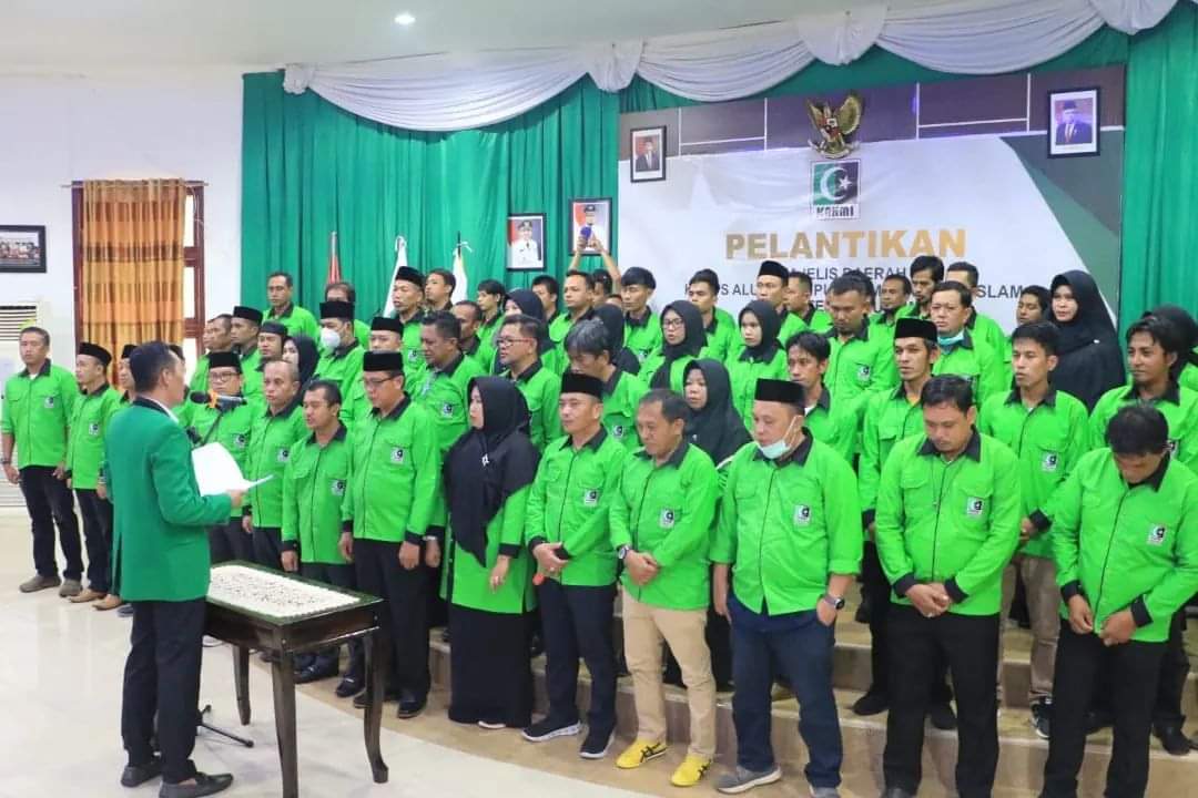 Pengurus MD KAHMI Luwu Timur Resmi dilantik Kordinator Presidium MW KAHMI Sulsel, Muhammad Natsir di Aula Rujab Bupati, Minggu (03/07/22).