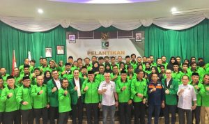 Bupati Luwu Timur, H. Budiman dikukuhkan sebagai anggota kehormatan KAHMI oleh Presidium Majelis Wilayah KAHMI Provinsi Sulawesi selatan, Muhammad Natsir bertempat di Rumah Jabatan Bupati Luwu Timur, Minggu (03/07/2022).