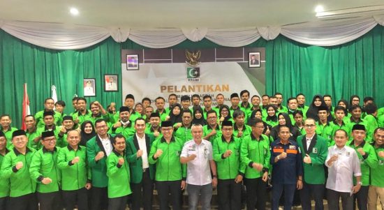 Bupati Luwu Timur, H. Budiman dikukuhkan sebagai anggota kehormatan KAHMI oleh Presidium Majelis Wilayah KAHMI Provinsi Sulawesi selatan, Muhammad Natsir bertempat di Rumah Jabatan Bupati Luwu Timur, Minggu (03/07/2022).