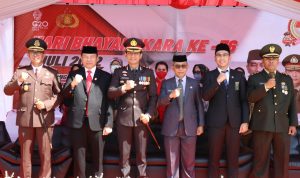 Ketua DPRD Luwu Timur, Aripin menghadiri upacara HUT Bhayangkara ke 76 di di Halaman Mapolres Lutim, Selasa (05/07/2022).